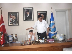 Minik Yiğit’in Makam Sevinci