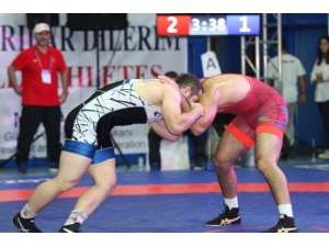 46. Uluslararası Yaşar Doğu Güreş Turnuvası’nda İlk Gün Sona Erdi