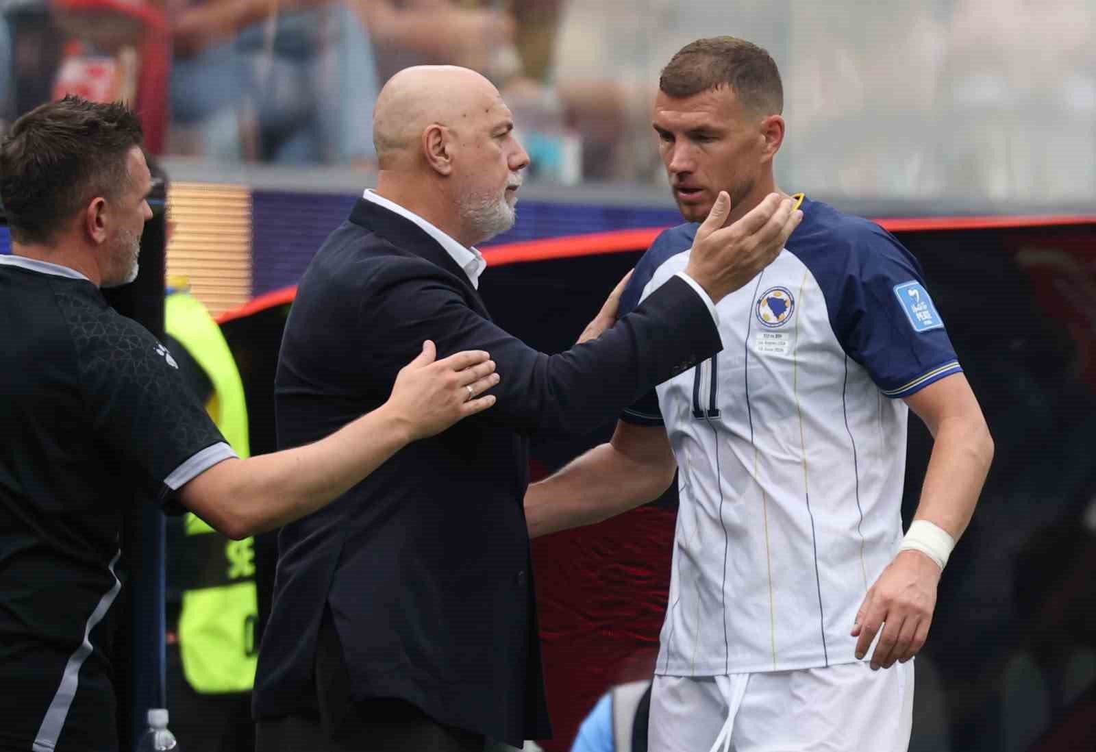 edin-dzeko-milli-takimi-kariyerini-sonlandirmaya-karar-verdi