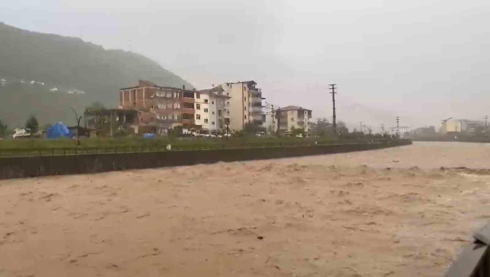 trabzon-un-arakli-ilcesinde-siddetli-yagis