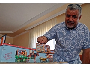 Çöpten Bulduğu Atıklardan Yaptığı Maketlerde Çocukluğunu Yaşatıyor