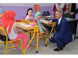 Vali Baruş, Okullardaki Kuran Kurslarını Ziyaret Etti