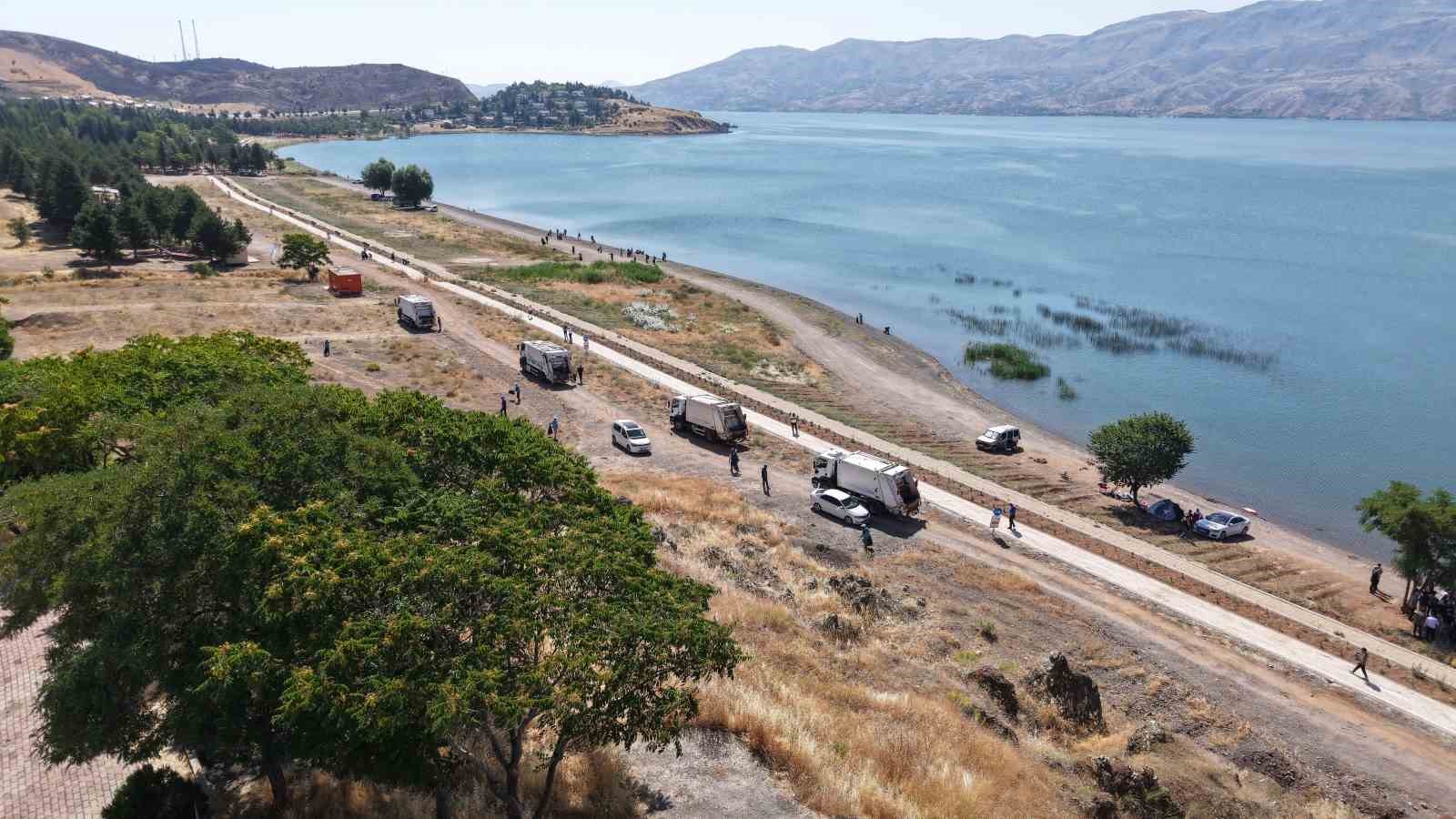 elazig-hazar-golu-cevresinde-temizlik-calismasi