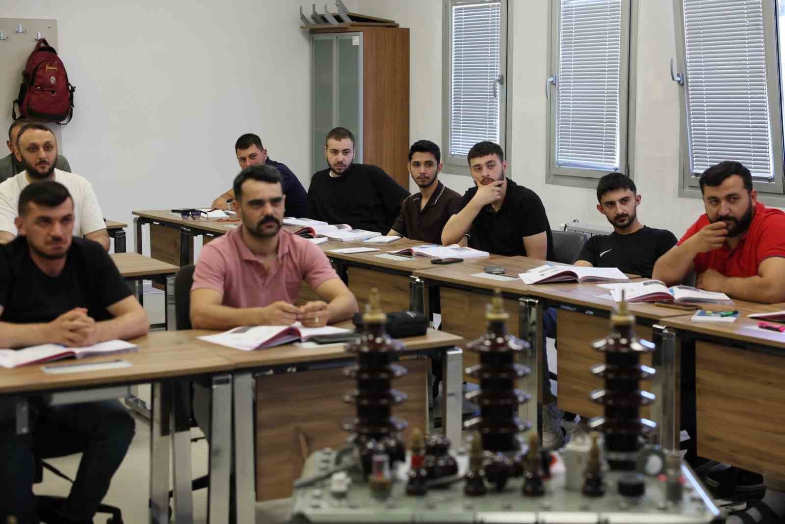 turkiye-nin-dort-bir-yanindan-gelen-kursiyerler-erzincan-da-egitim-aliyor