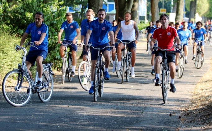 Antalyaspor'dan Otel Açıklaması! Rehin Tutuldular Mı?