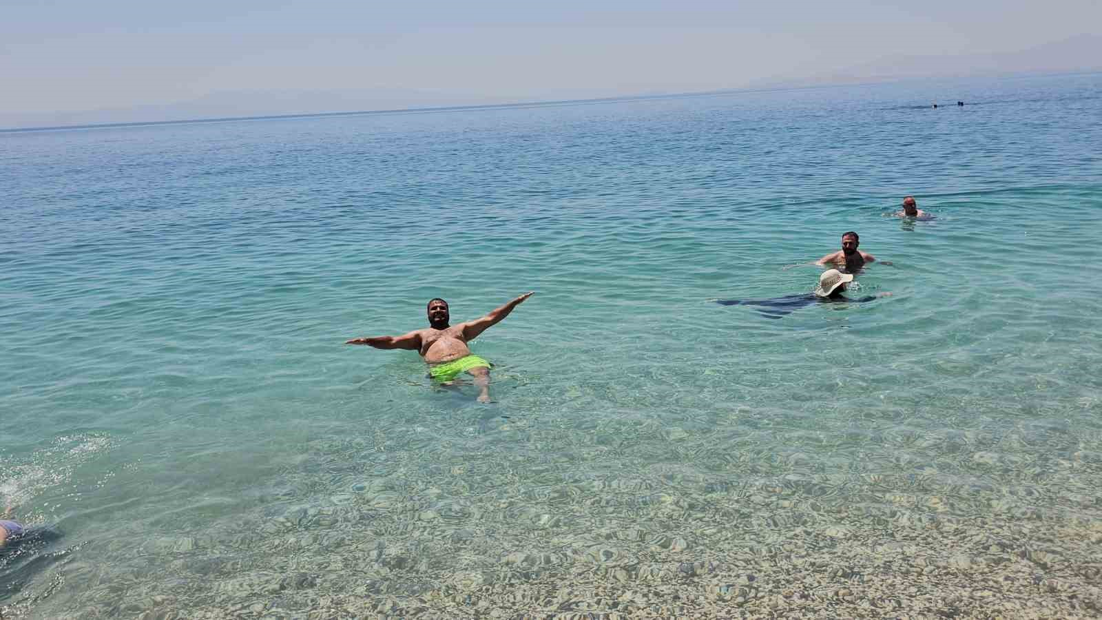 adilcevaz-da-plajlar-ege-yi-aratmiyor
