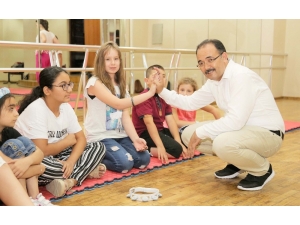 Uşak Belediyesi Geleceğin Sanatçılarını Yetiştiriyor