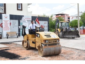 Başkan Yılmaz, Yolları Asfaltladı