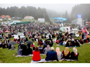 Stres Atmak İçin Giresun Yaylalarını Seçenler Şenliklerle Coşuyor
