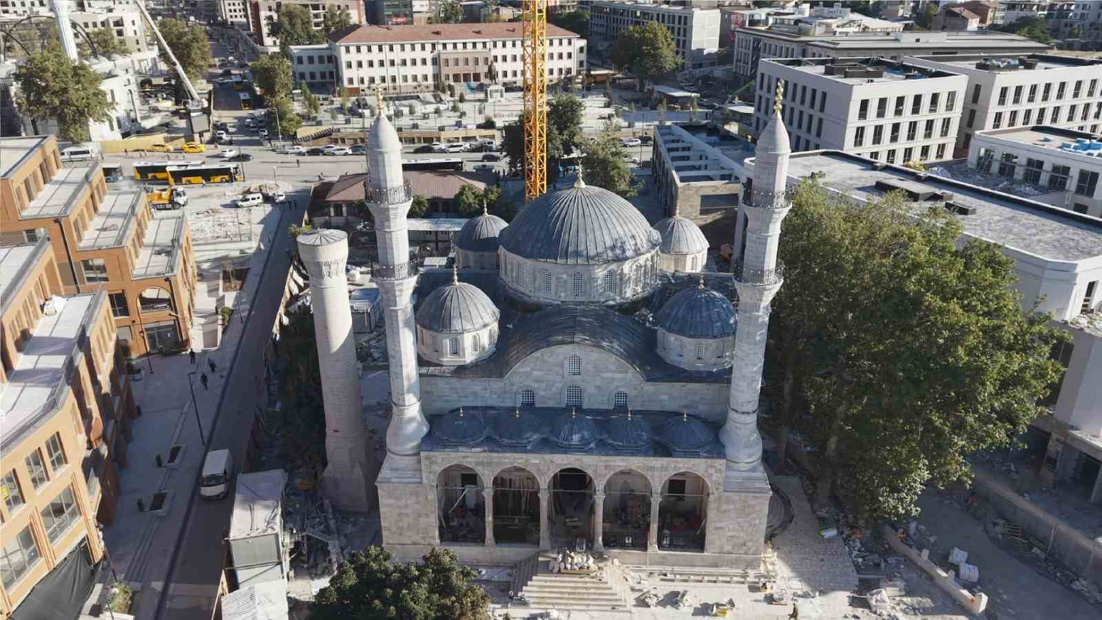 baskan-taskin-ve-milletvekili-babacan-yeni-cami-deki-calismalari-inceledi