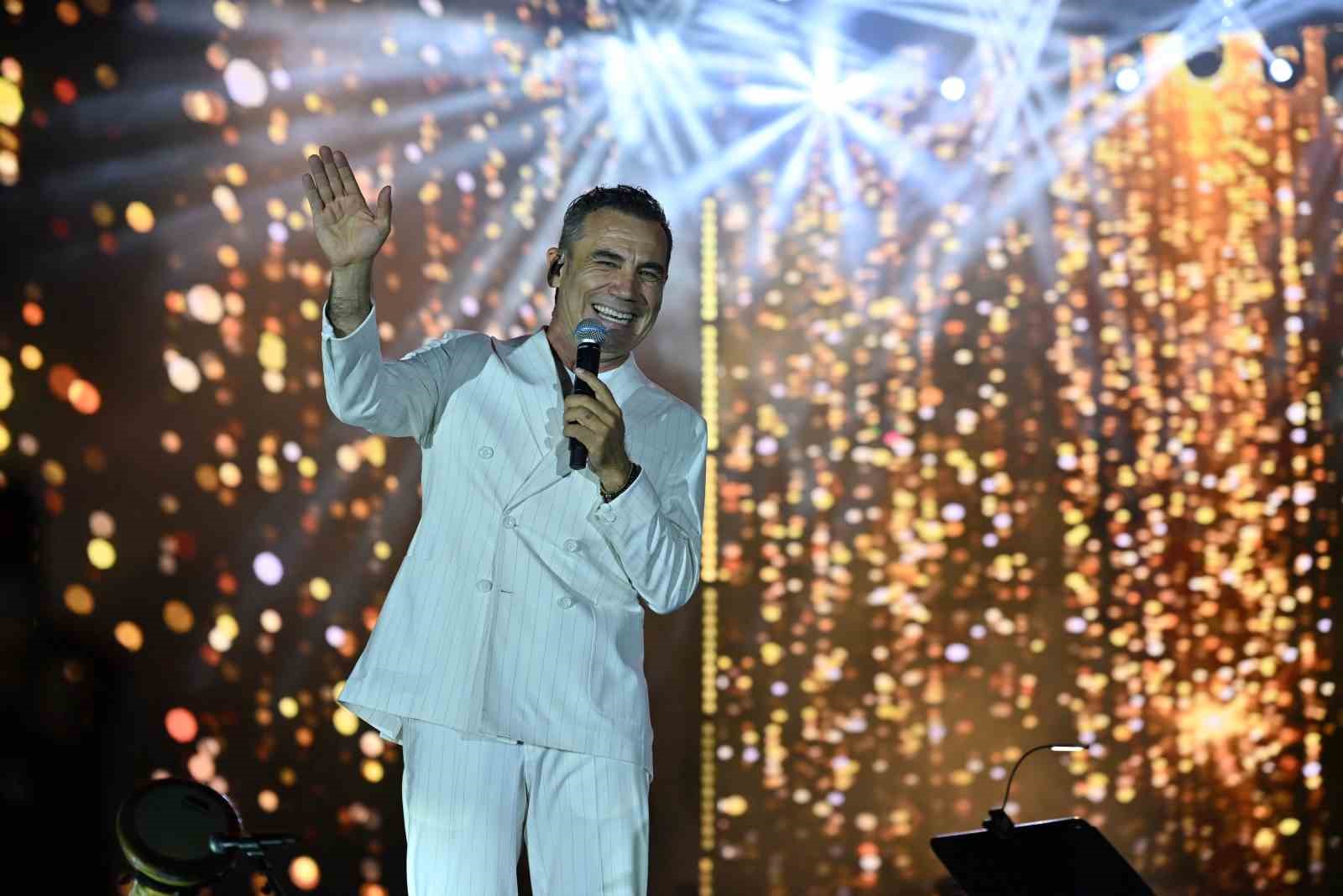 ferhat-gocer-ordululara-muzik-soleni-yasatti