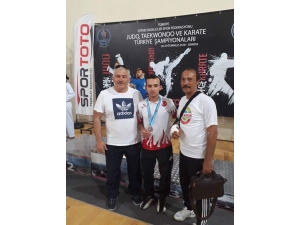 Emet’i Gururlandıran Başarı