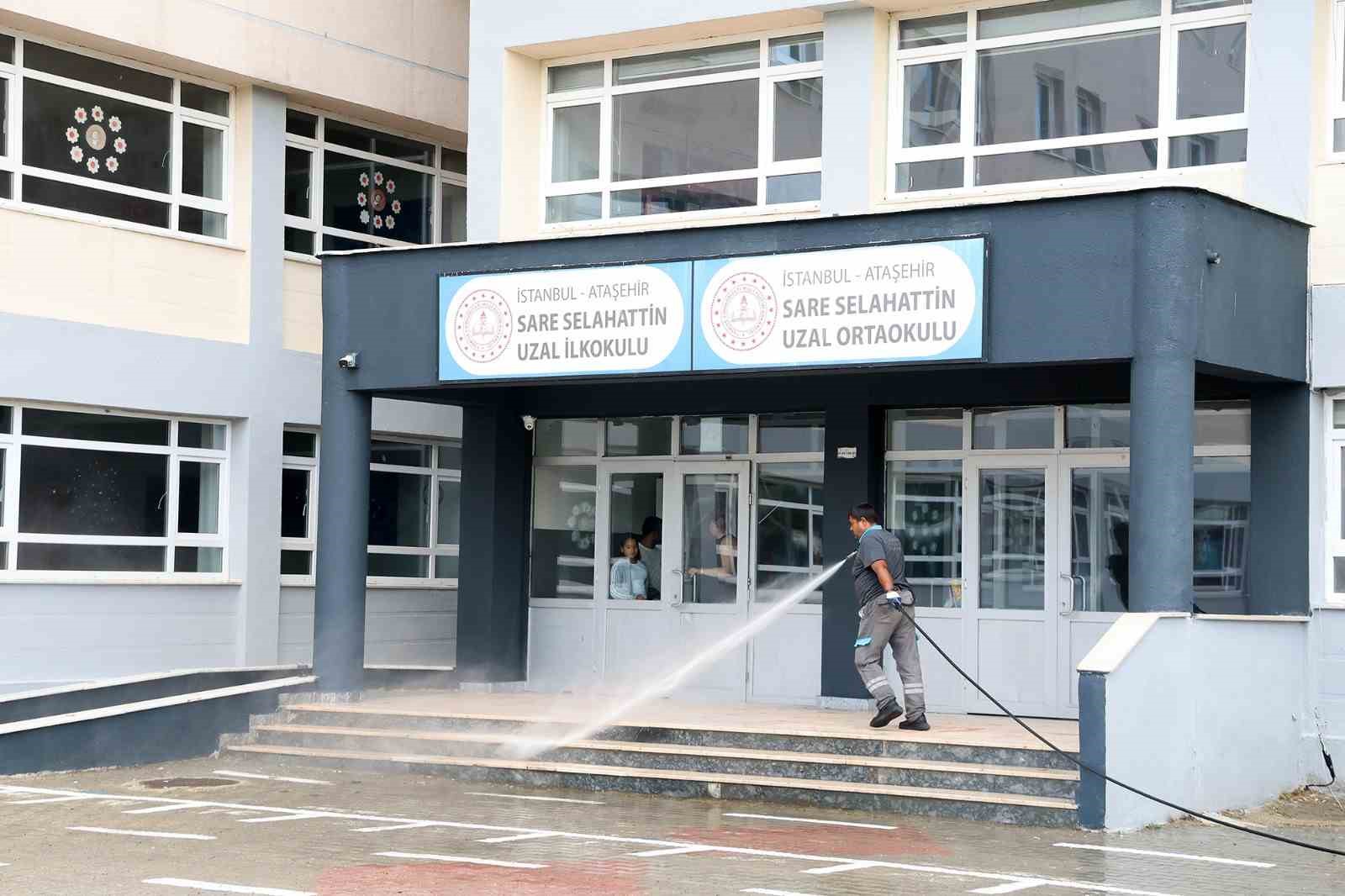 atasehir-de-okullar-temizlenerek-yeni-egitim-donemine-hazirlaniyor