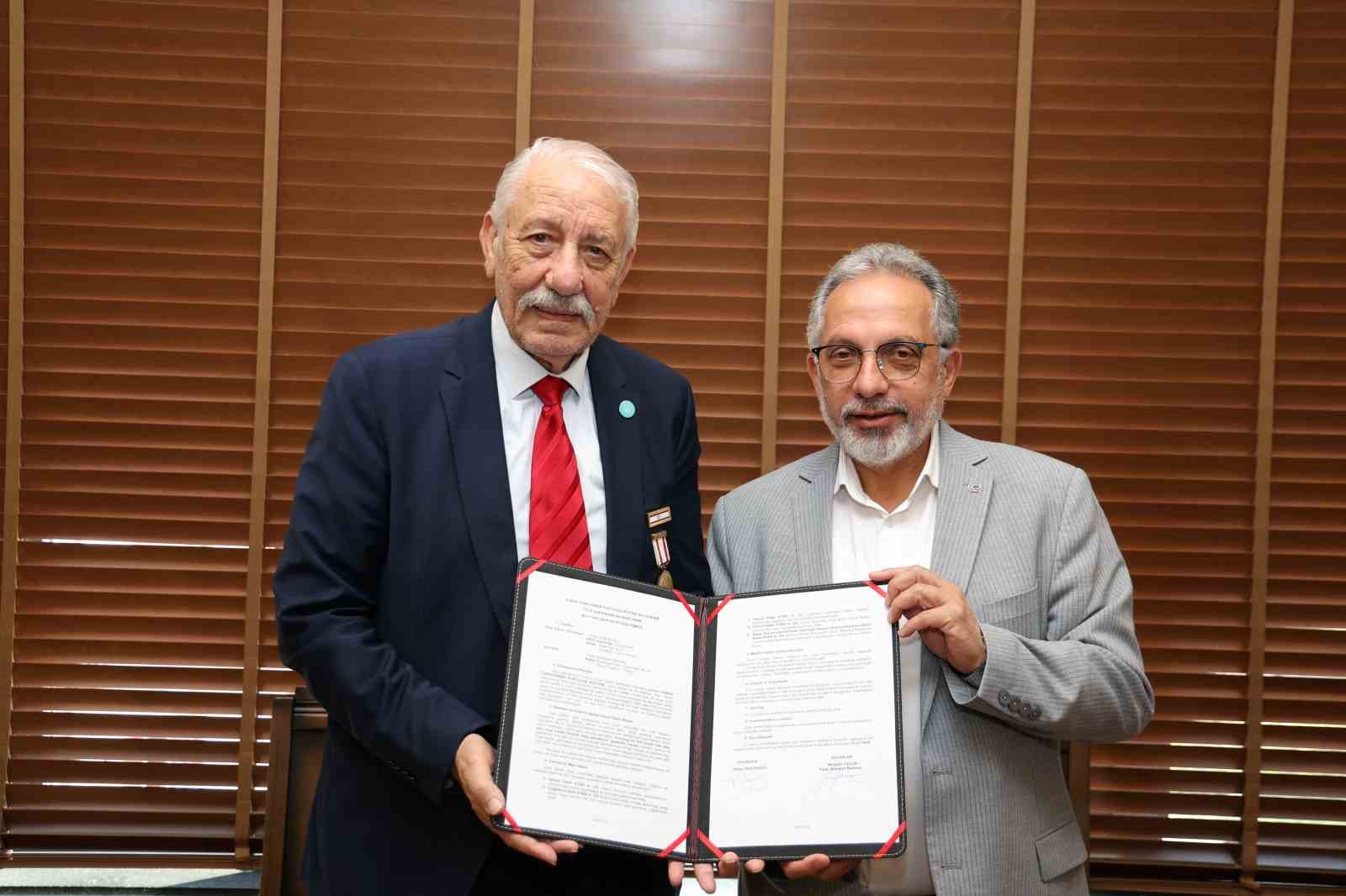 kktc-aksakali-oksuzoglu-ndan-talas-belediyesine-anlamli-emanet
