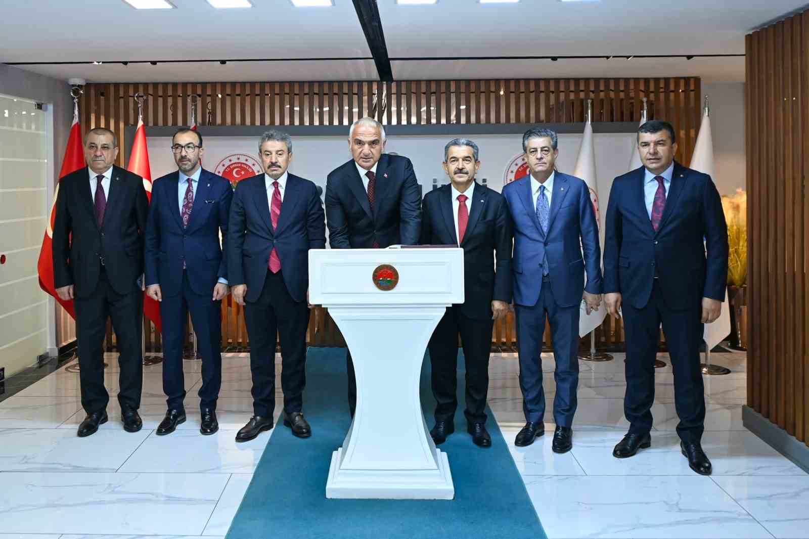 bakan-ersoy-sirnak-ta
