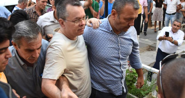 Abd Ile Türkiye Arasında Krize Neden Olan Rahip Brunson'un Ev Hapsi Kararına Avukatından İtiraz Geldi