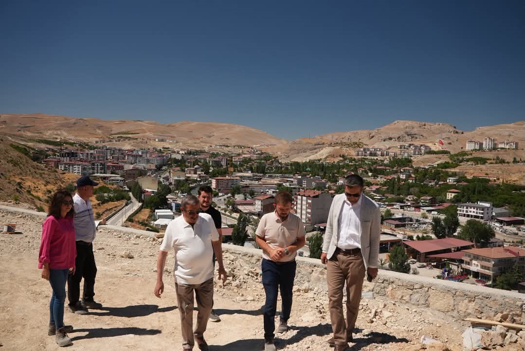 baskan-bozkurt-millet-bahcesi-ve-yol-calismalarini-yerinde-inceledi