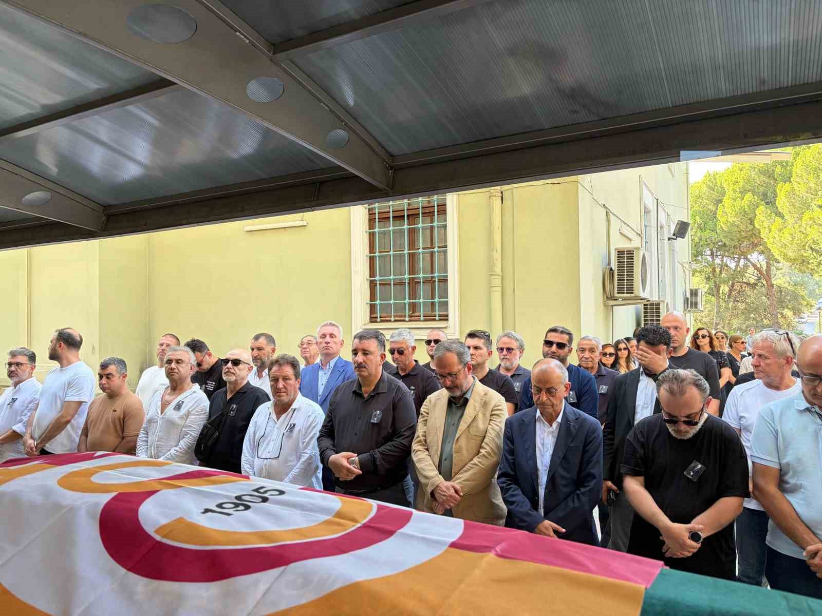 aziz-ustel-izmir-de-son-yolculuguna-ugurlandi