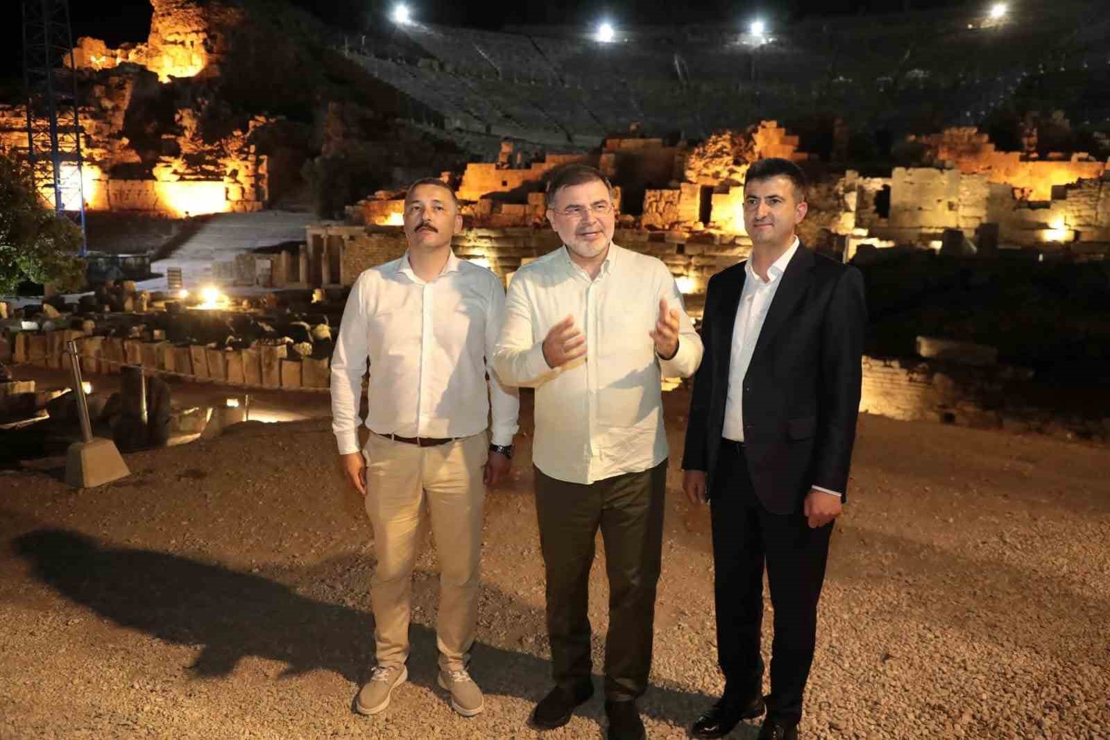 ak-partili-saygili-efes-teki-gece-muzeciliginin-turizme-katkisina-dikkat-cekti