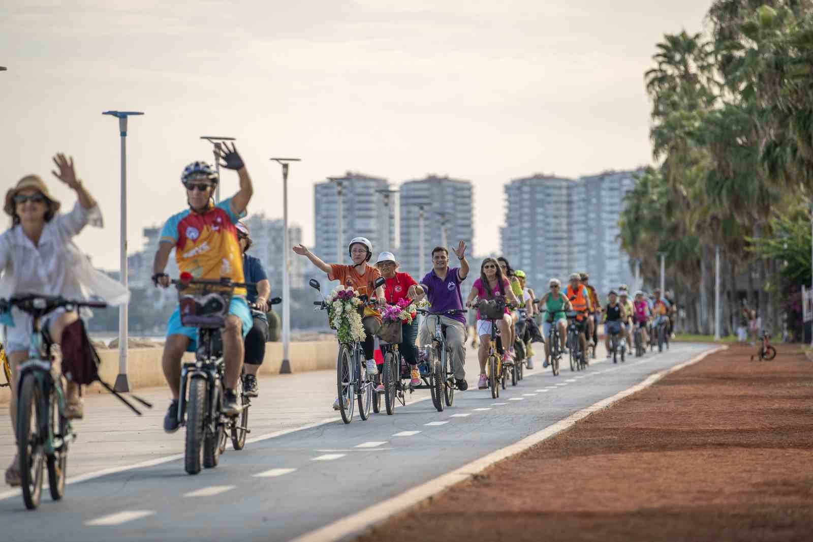mersin-de-bisikletseverler-guvenli-surus-icin-pedal-cevirdi