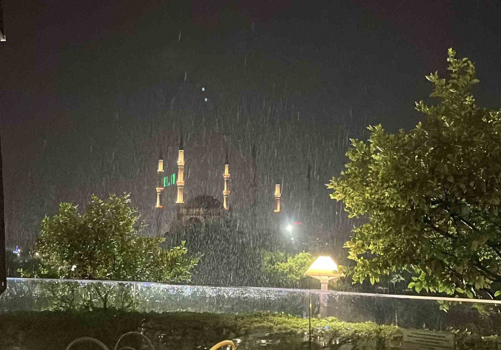 adana-da-saganak-etkili-oldu