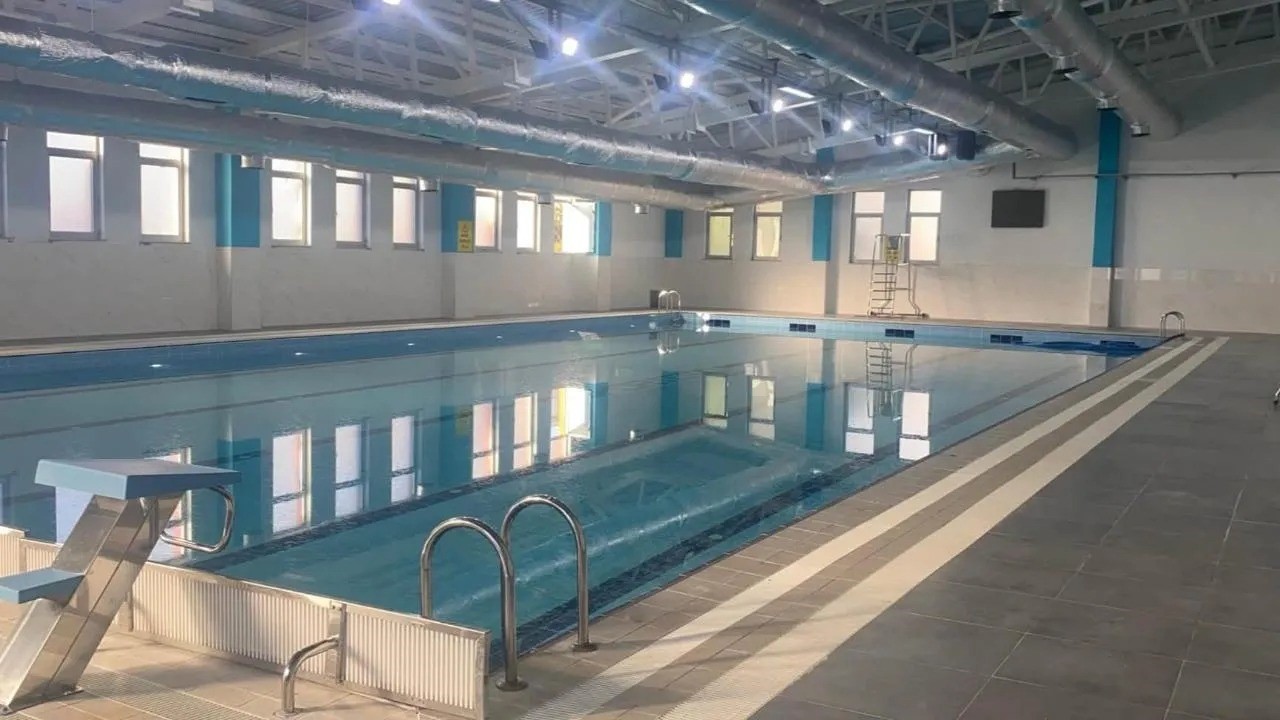 gerze-yari-olimpik-yuzme-havuzu-yenileniyor