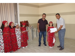 Halk Oyunlarında Başarılı Olan Miniklere Sertifikaları Verildi