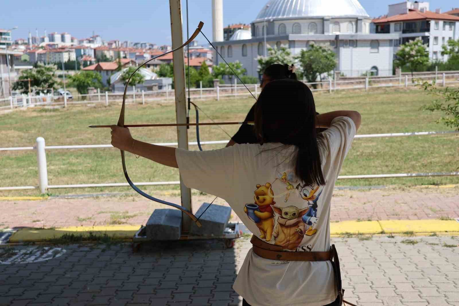usak-belediyesi-yaz-spor-okullarinda-eglenceli-aktiviteler-suruyor
