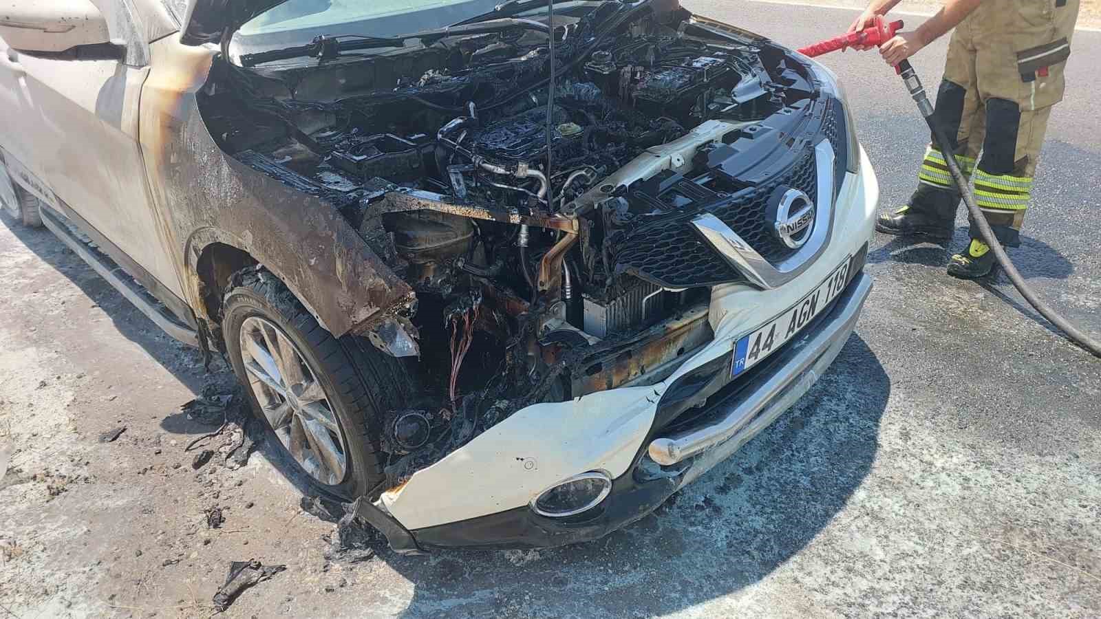 suv-arac-yanginda-kullanilamaz-hale-geldi