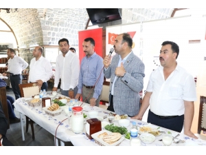 Çiftçi, Muhtarlarla Bir Araya Geldi