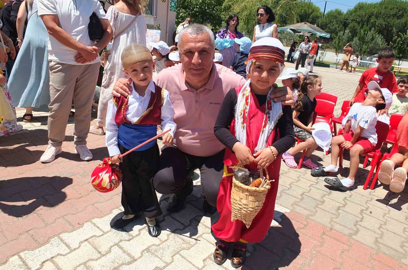 balikesir-de-miniklerin-geri-donusum-defilesi-ilgi-gordu