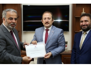 Vali Pehlivan Kurban Vekâletini Türkiye Diyanet Vakfı’na Verdi