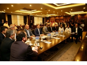 ‘Ak’ Vekiller Büyükşehir’de