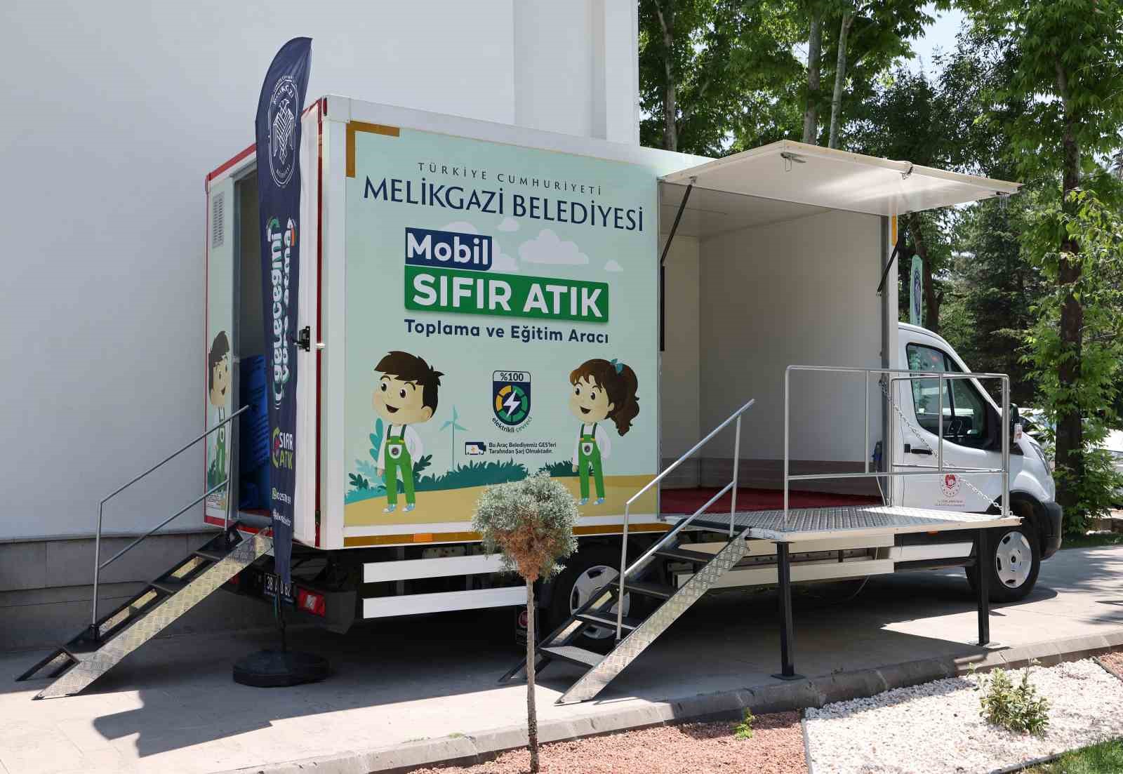 melikgazi-belediyesi-nin-sifir-atik-basarisina-tesekkur-plaketi
