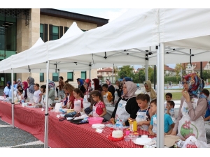 En Renkli Pastalar Akyazı Sgm’de Yapıldı