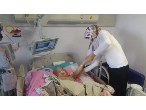 Beyin Sapındaki Tümör Patlayan Minik Rümeysa Yaşam Savaşı Veriyor