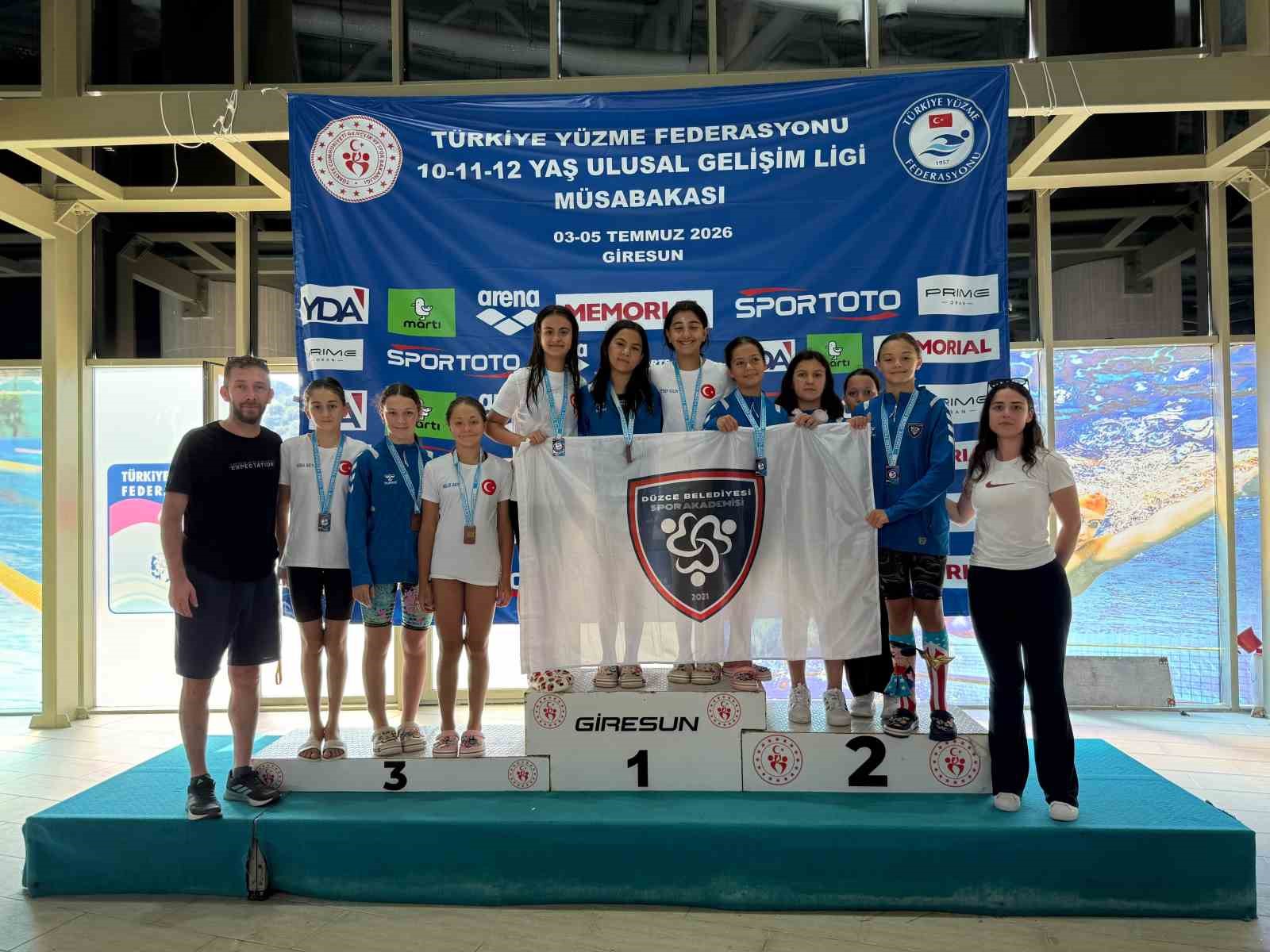 yuzme-sporunda-toplam-14-madalya-geldi