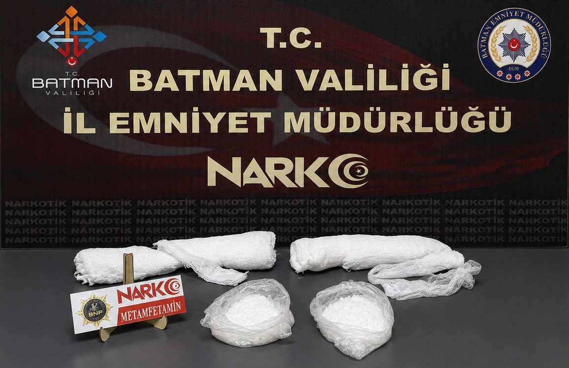 kolundaki-alciya-1-kilo-metamfetamin-koyan-sahis-tutuklandi