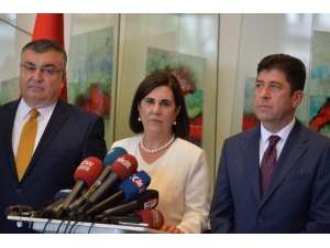 Chp’de Olağanüstü Kurultay İçin İmzalar Teslim Edildi