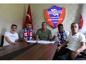 Karabükspor İki Genç Futbolcuyu Kadrosuna Kattı