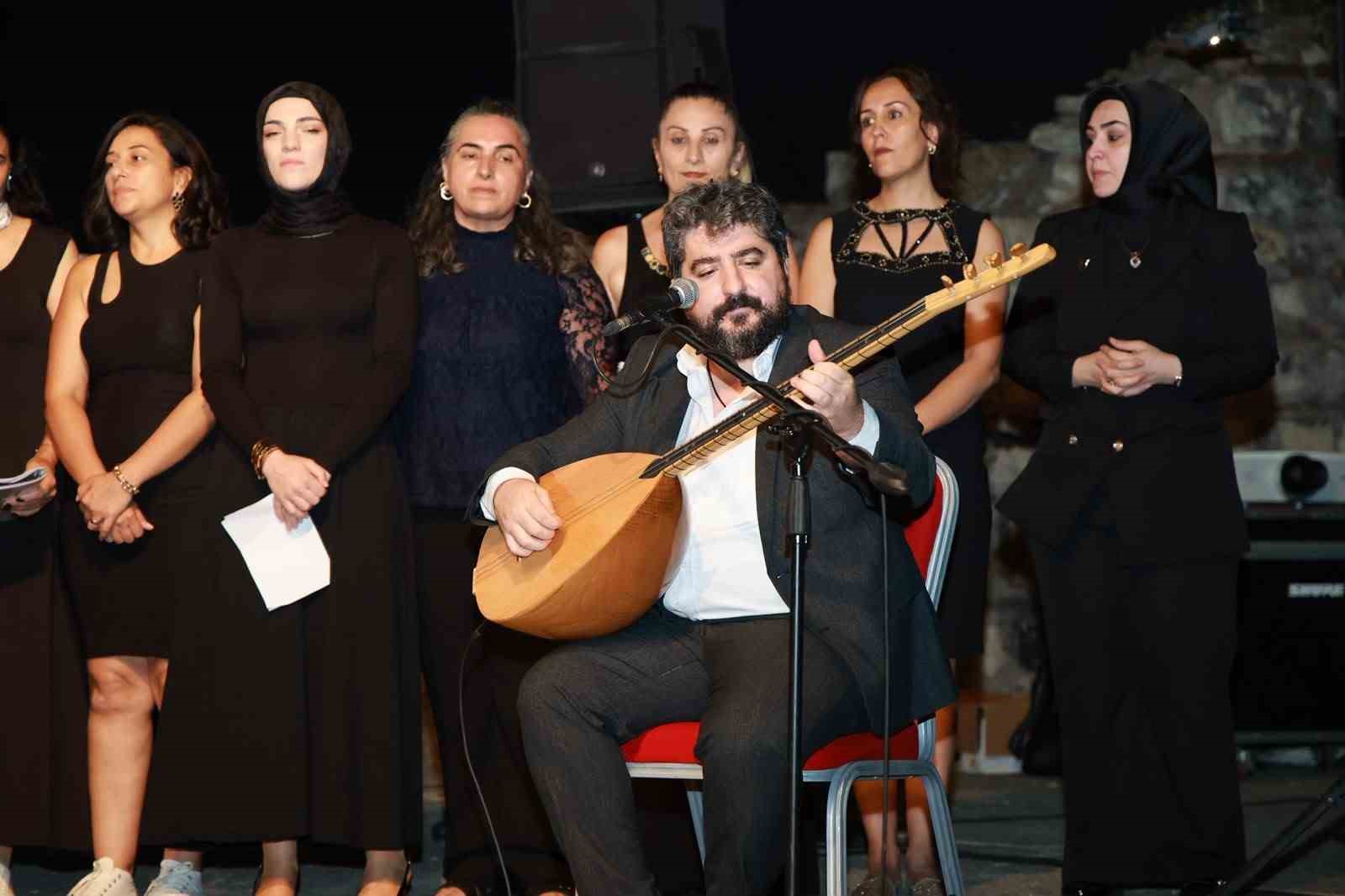 eskihisar-kalesi-nde-kultur-sanat-aksamlari-coskusu