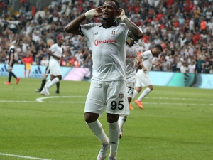 Larin Hat-trick’le Gitti, Hat-trick’le Döndü!