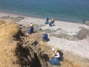 Tuşba Belediyesi’nden Sahil Temizliği