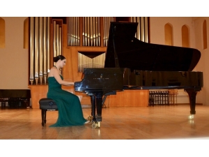 Kıbrıslı Türk Piyanist Gözdem İlkay, Bakü’de Resital Verdi