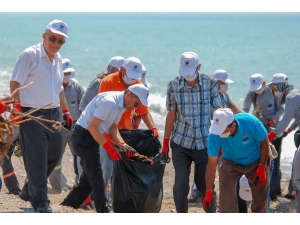 Kumluca’da Sahil Temizliği
