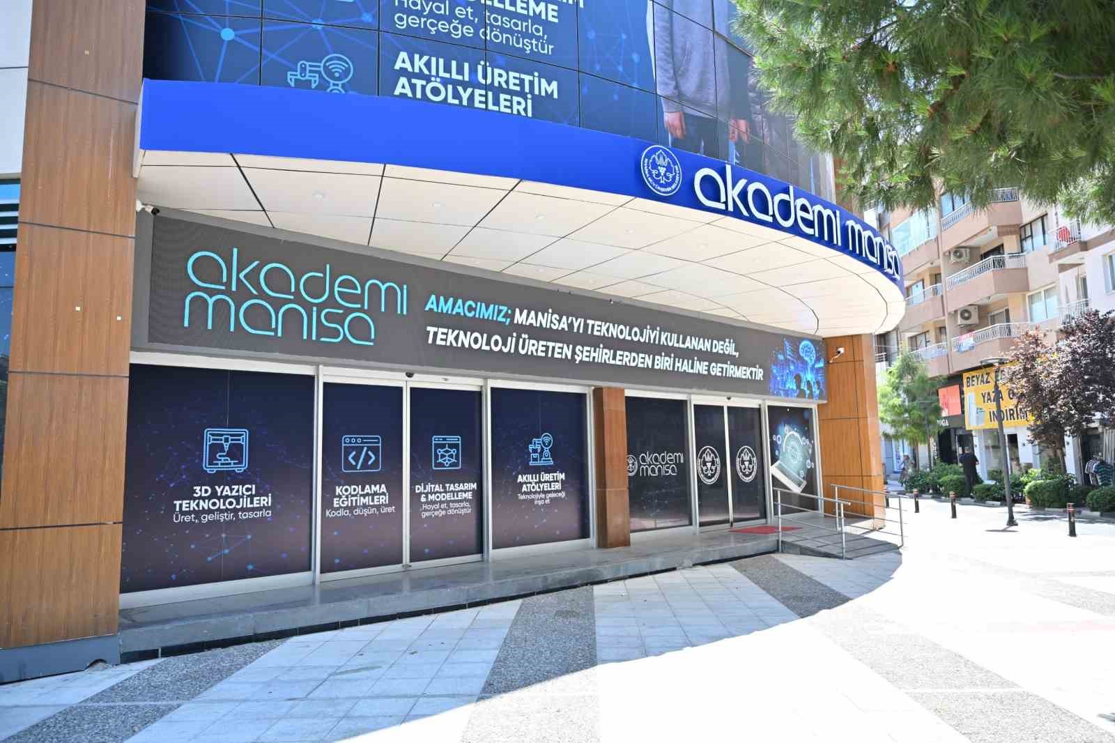 akademi-manisa-da-teknoloji-seferberligi