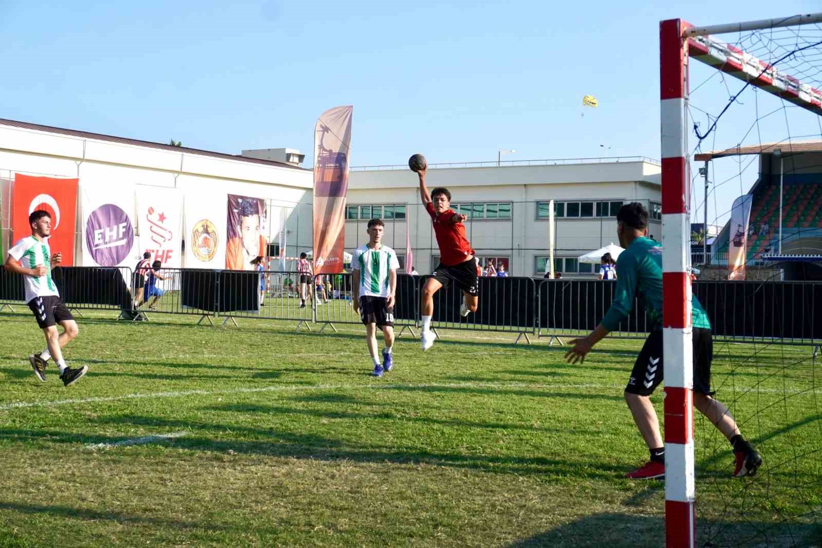 alanya-da-2-bin-kisilik-hentbol-soleni-basladi