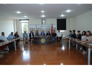 Vali Özdemir Çakacak Eskişehirspor Tesislerini Ziyaret Etti