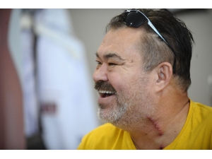 Şah Damarından Ameliyat Oldu Gözündeki Perde Açıldı