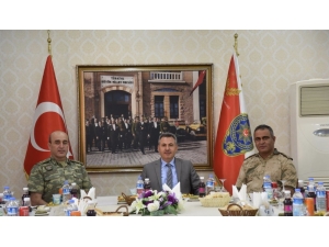İl Jandarma Komutan’ı Şahin’e Veda Yemeği